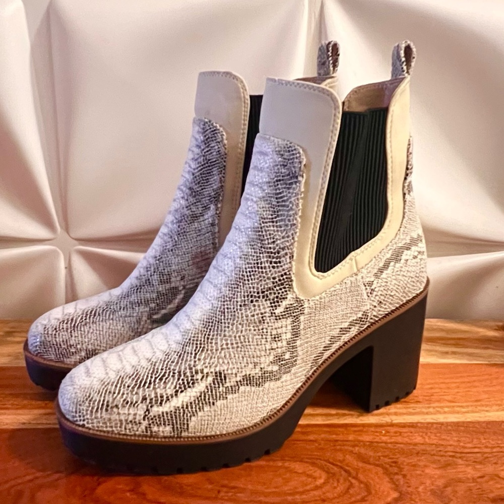 Chinese Laundry Cream and Black Textured Heeled Boots
